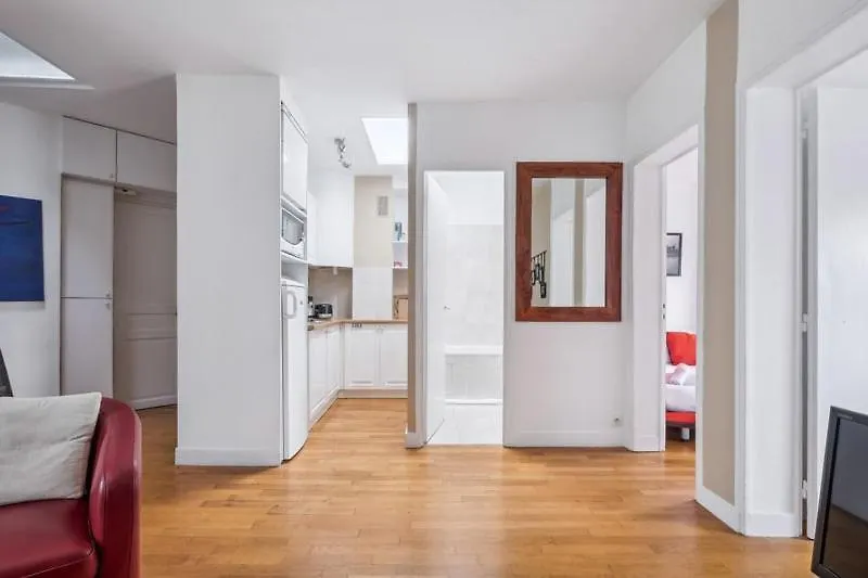 Charming Parisian Apartment  Parigi